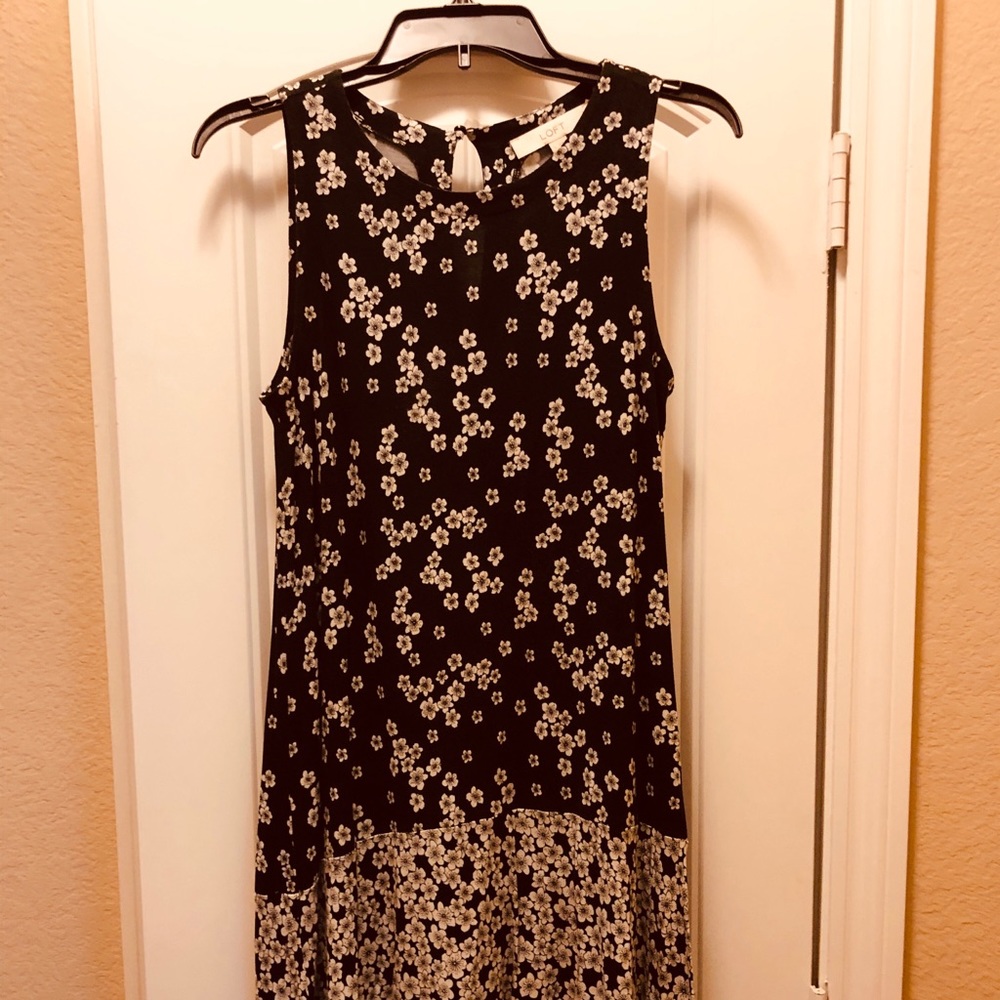 A casual flowing floral print dress
